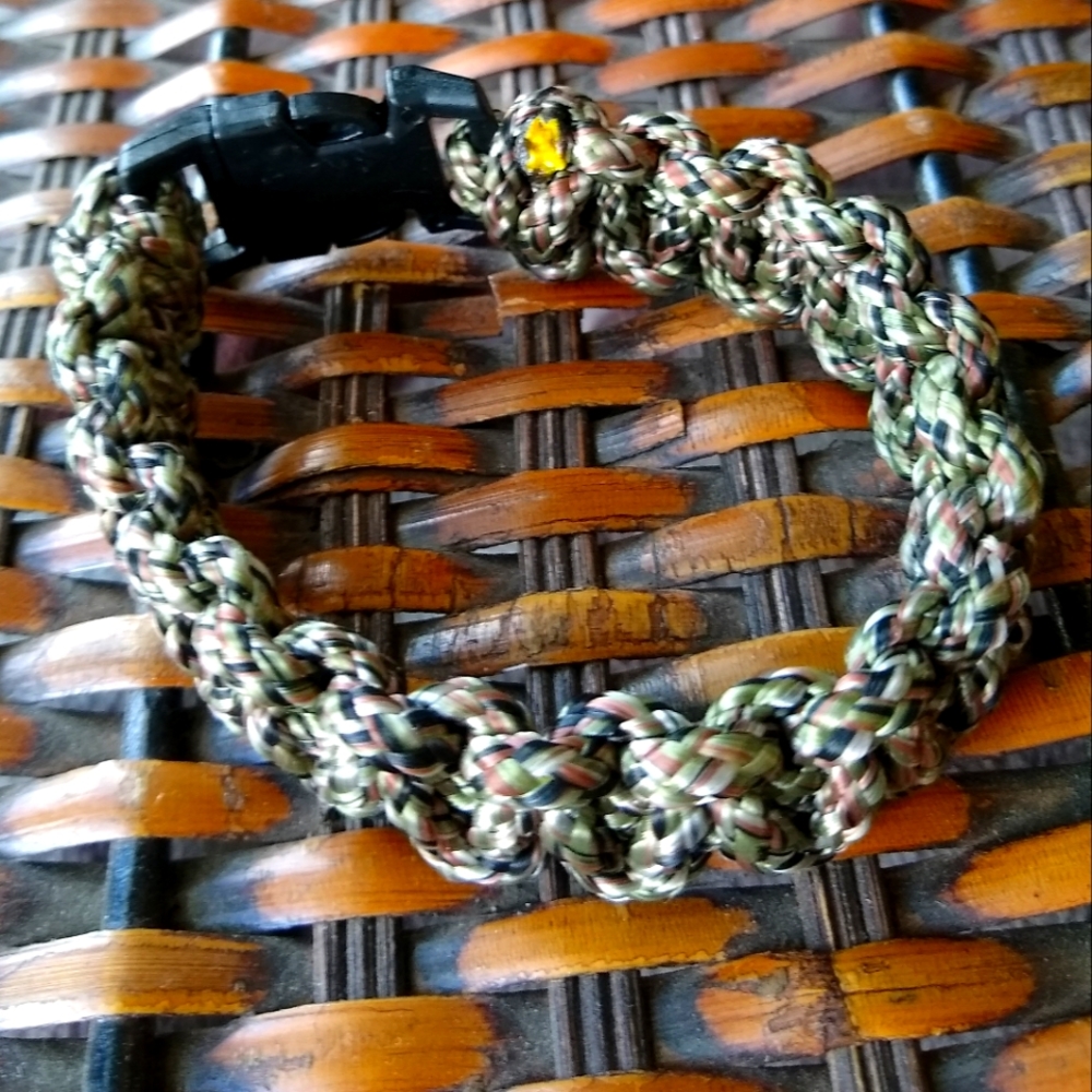 Para chord bracelet